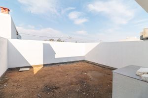 Image 19 - 219973