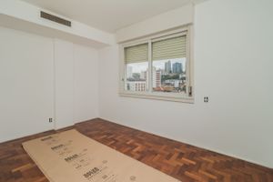 Image 19 - 220105