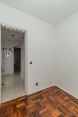 Image 30 - 220105