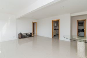Image 3 - 220304