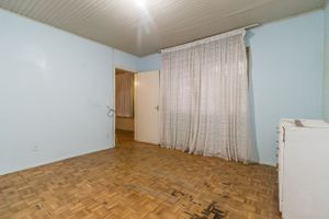 Image 21 - 220350