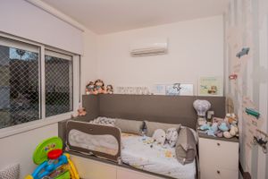 Image 15 - 220580