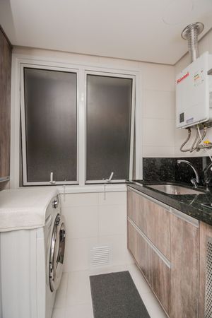 Image 24 - 220580