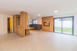 Image 6 - 220596
