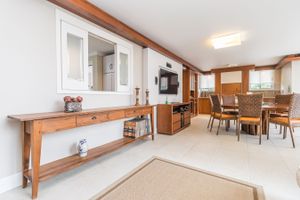 Image 18 - 220918