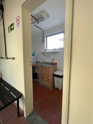 Image 29 - 221580