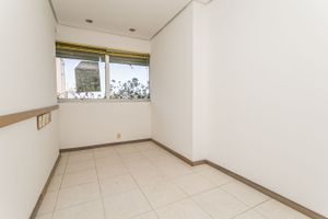 Image 11 - 221593