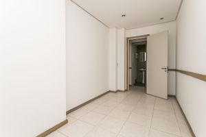 Image 12 - 221593