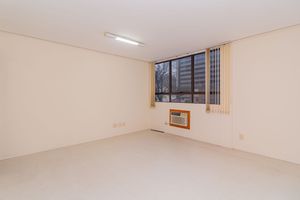 Image 8 - 221834