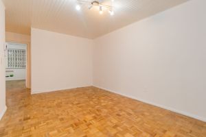 Image 3 - 221898