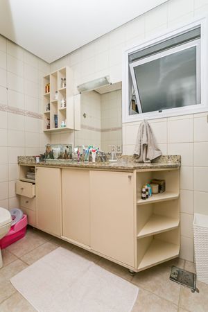 Image 14 - 222343