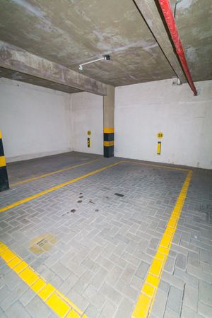 Image 33 - 224999