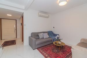 Image 19 - 225040