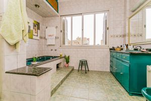 Image 18 - 225077