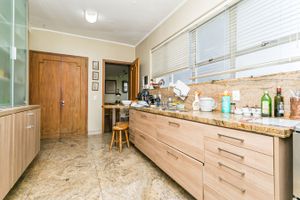 Image 31 - 225202