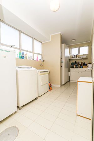 Image 33 - 225202