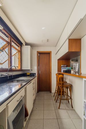 Image 27 - 225572