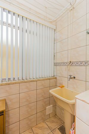 Image 19 - 225591