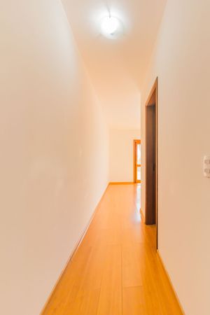 Image 21 - 225611