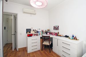Image 11 - 225693