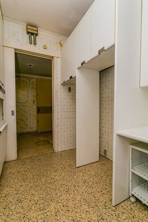 Image 28 - 225745