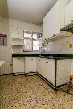 Image 29 - 225745
