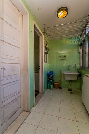 Image 30 - 225745