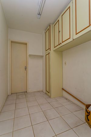 Image 29 - 225774