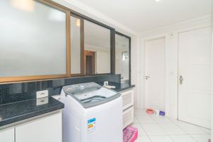 Image 21 - 225796