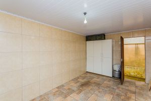 Image 21 - 225853