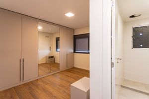 Image 36 - 225893