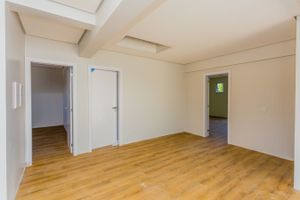 Image 23 - 226023