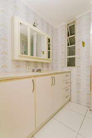 Image 18 - 226330