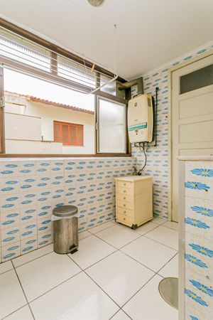 Image 22 - 226330