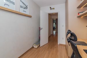 Image 8 - 226598
