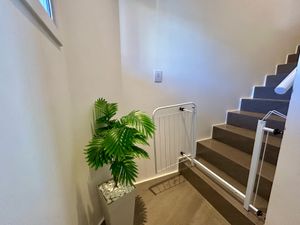 Image 13 - 226598