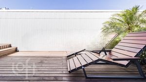 Image 19 - 228020