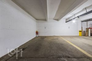 Image 25 - 228070