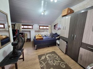 Image 18 - 228372