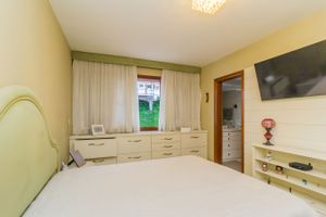 Image 37 - 228382