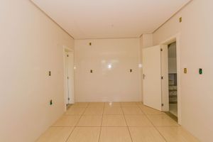 Image 33 - 228447