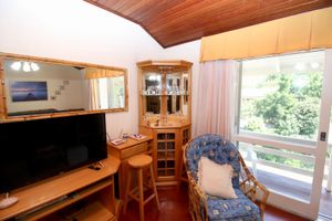 Image 4 - 228507