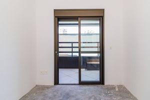 Image 17 - 228540