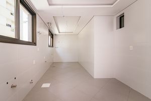 Image 29 - 228540