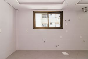 Image 30 - 228540