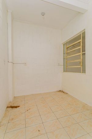 Image 17 - 228585