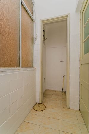 Image 19 - 228585