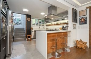 Image 25 - 228630