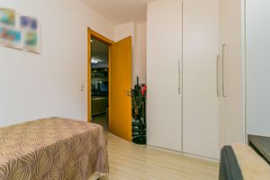 Image 12 - 228658