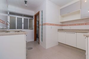 Image 27 - 228698
